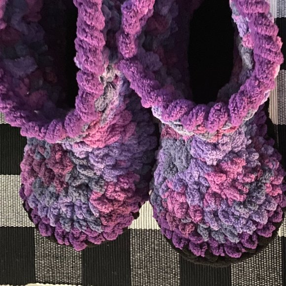 New Super Cozy soft slippers - All in Purple size 5/6 - nonslip bottoms - Picture 2 of 9
